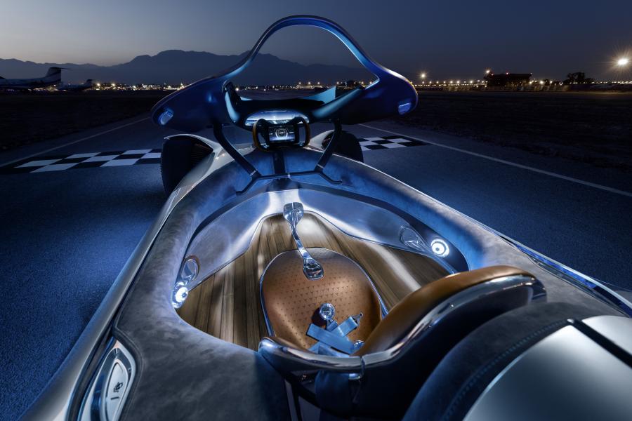  Mercedes-Benz Vision EQ Silver Arrow 2018 года  (фото 16 из 34)